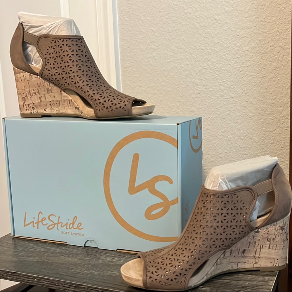 Women’s Life Stride Tan Wedges for Effortless Elegance Size 8.5M - Never Worn